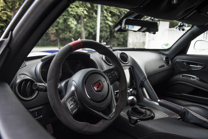 10-geigercars-2016-dodge-viper-acr-interior