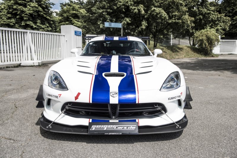 2-geigercars-2016-dodge-viper-acr-front-view