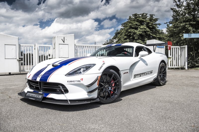 3-geigercars-2016-dodge-viper-acr-front-side-view