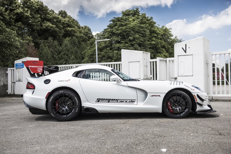 4-geigercars-2016-dodge-viper-acr-side-view