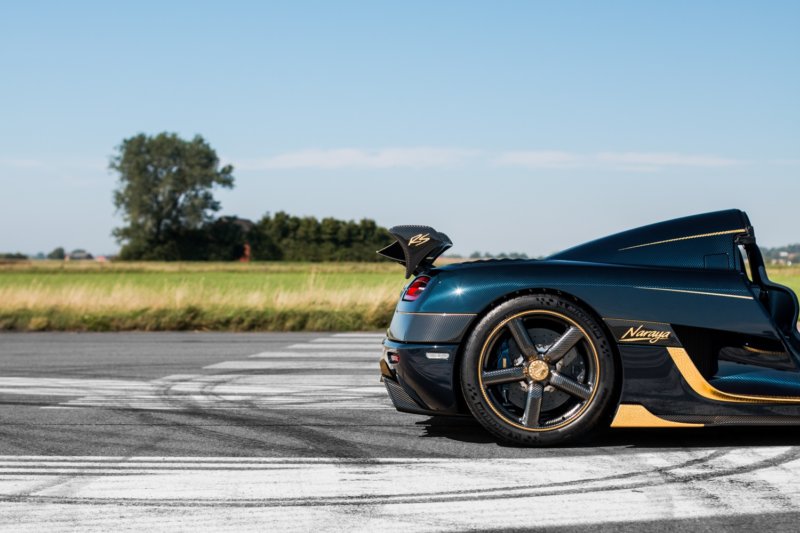 5-blue-carbon-koenigsegg-agera-rs-naraya-side