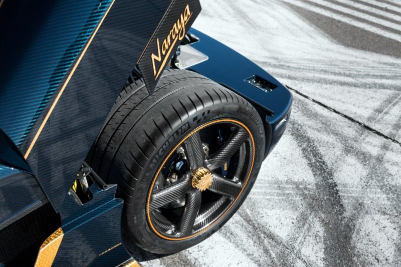 6-blue-carbon-koenigsegg-agera-rs-naraya-rear-wheel