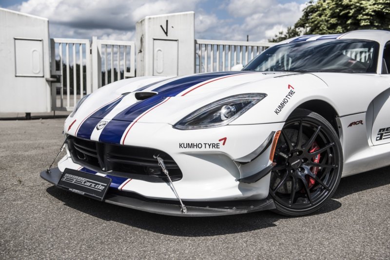 6-geigercars-2016-dodge-viper-acr-front-end