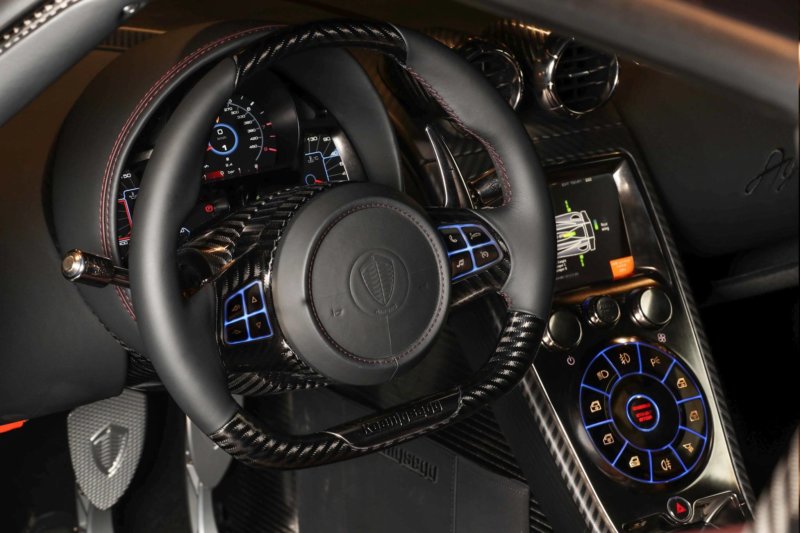 8-1-of-3-koenigsegg-agera-rsr-steering-wheel