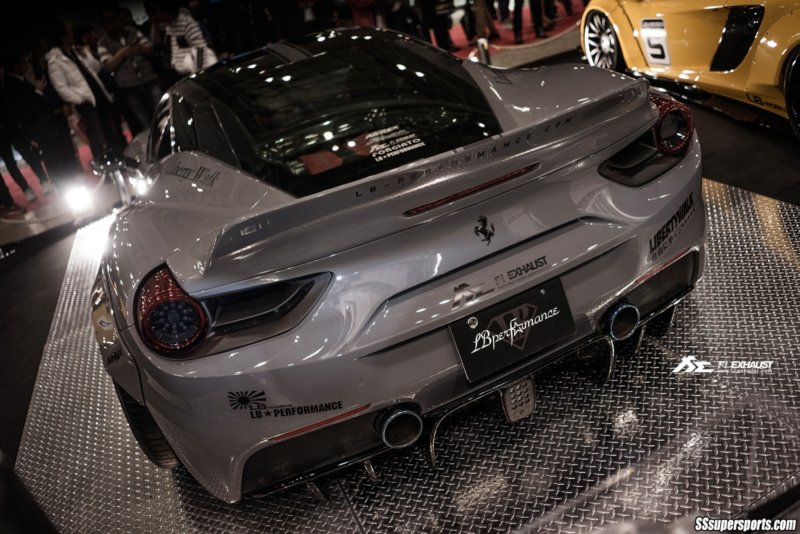 9-liberty-walk-ferrari-488-gtb-tokyo-auto-salon-2017-rear-angle