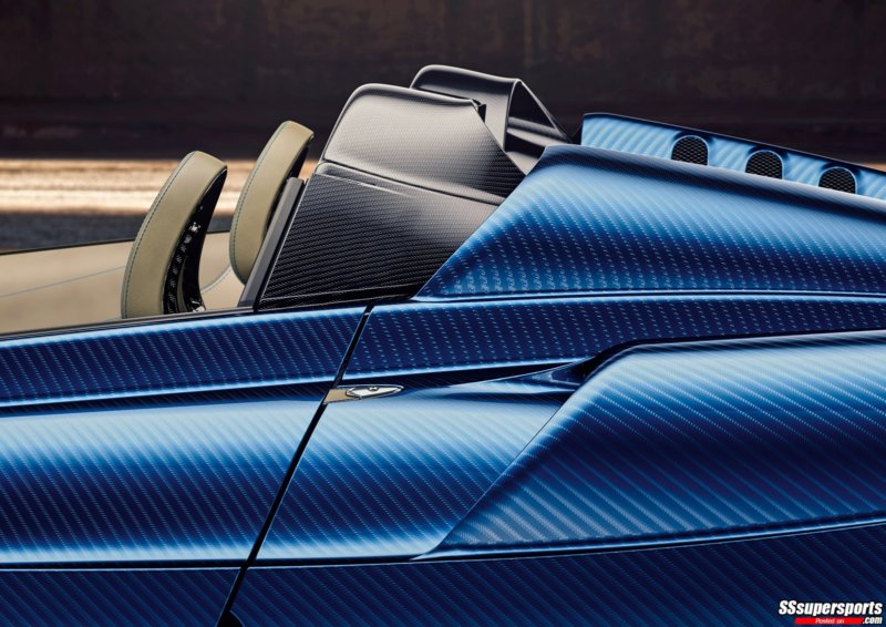 8-2018-pagani-huayra-roadster-carbon-fiber-top-element