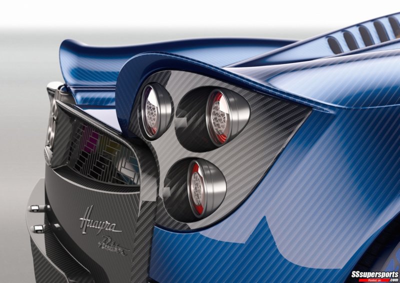 9-2018-pagani-huayra-roadster-taillight