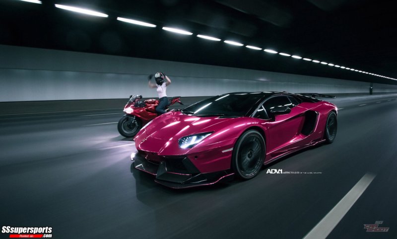 12-metallic-pink-chrome-lamborghini-aventador-lp700-ducati-tunnel