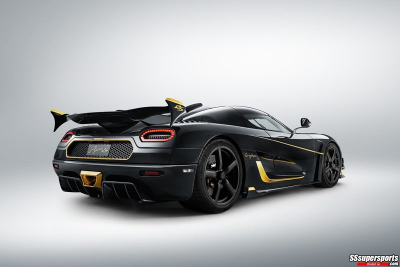 2-koenigsegg-agera-rs-gryphon-rear-side-view