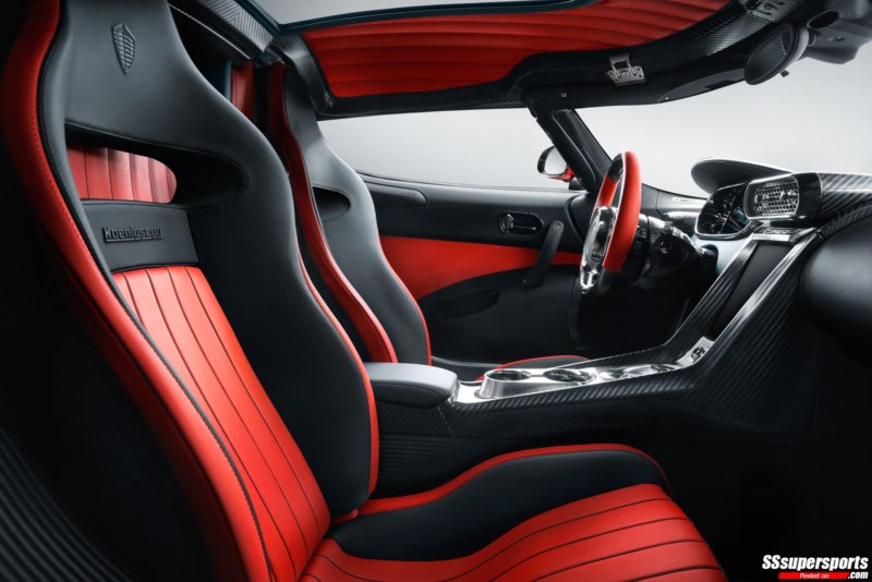 5-candy-apple-red-koenigsegg-regera-interior-view-seats