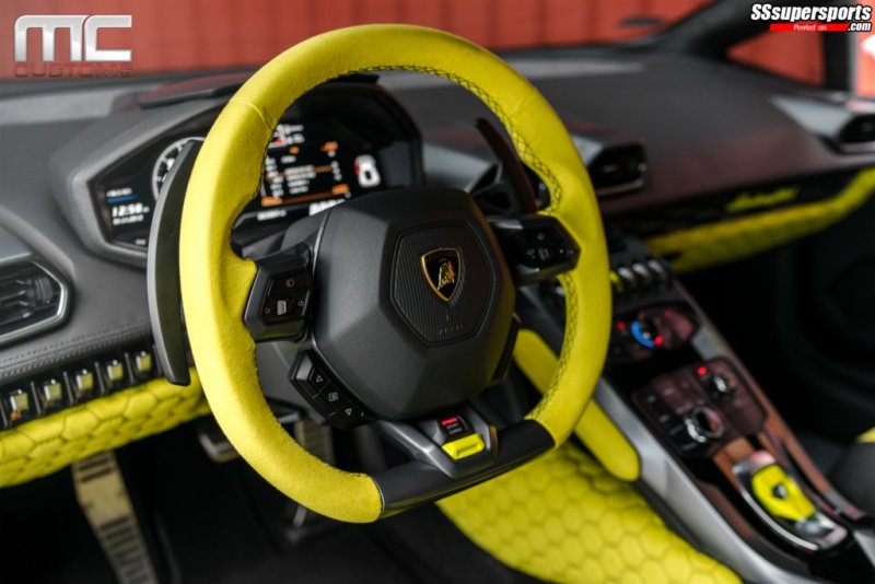 12-white-lamborghini-huracan-vellano-wheels-steering-wheel