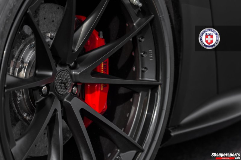 8-satin-black-ferrari-f12berlinetta-on-satin-black-hre-s204-close-up