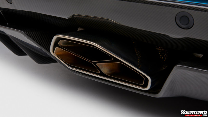 13-2018-lamborghini-aventador-s-roadster-exhaust