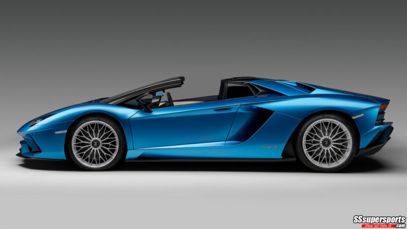 2-2018-lamborghini-aventador-s-roadster-side-view-top-down