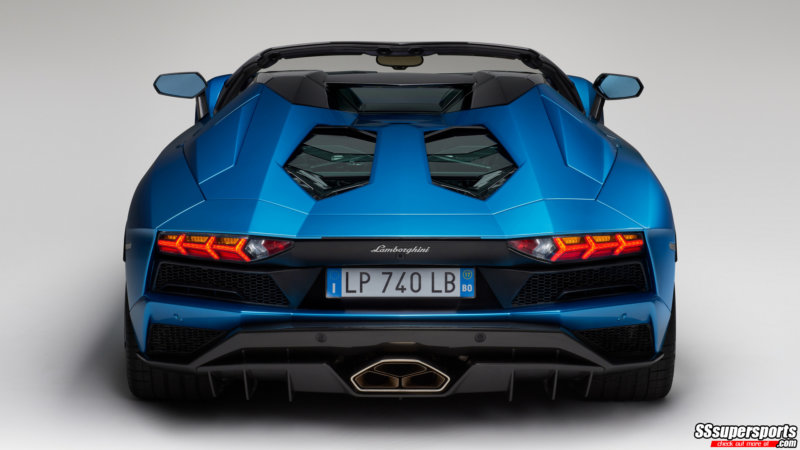 9-2018-lamborghini-aventador-s-roadster-rear-view-top-down