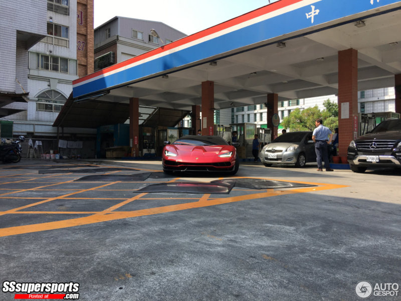 6-rosso-efesto-lamborghini-centenario-lp770-4-spotted-in-taiwan