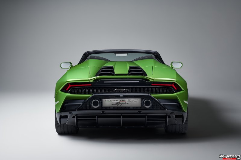 12-verde-selvans-lamborghini-huracan-evo-spyder-rear-end