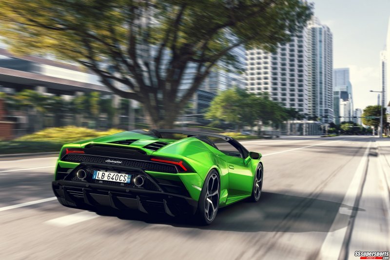 26-verde-selvans-lamborghini-huracan-evo-spyder-rear-side-view-riding