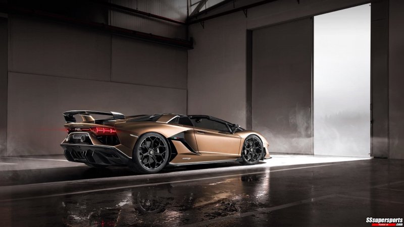 3-oro-elios-2020-lamborghini-aventador-svj-rear-side-angle