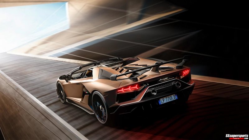 7-oro-elios-2020-lamborghini-aventador-svj-rear-side-view